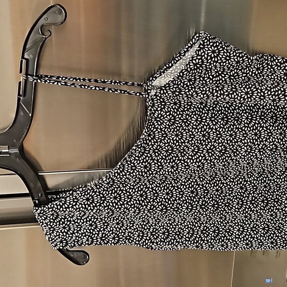 💕BANANA REPUBLIC💕 One Shoulder Blouse ~ Black & White Floral Print Medium NWT - Picture 4 of 9